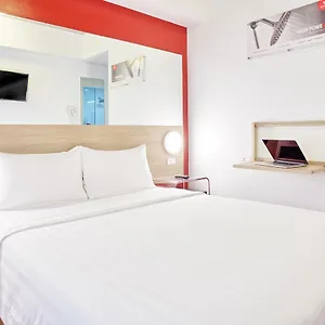 Red Planet Ortigas Hotel